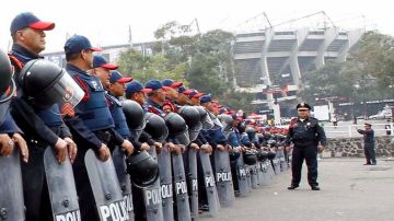 La policía y el Azteca de fondo, una imagen ya habitual.