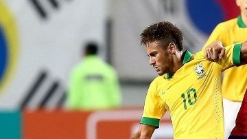 Neymar fue objeto de numerosas faltas en el amistoso ante Corea del Sur