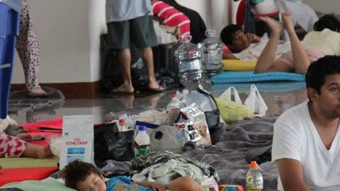 Policías extorsionaron a quienes llevaban ayuda humanitaria a Acapulco para los damnificados por el huracán "Manuel", el pasado mes de septiembre.