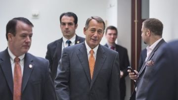 La  "buena conversación" que mantuvieron anoche Obama y Boehner (al centro en la foto) no fue suficiente para poner fin al tranque.