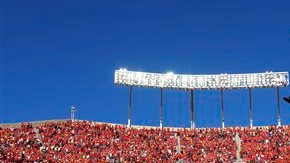 El estadio Arrowhead  'ruge' un poco menos que un avión a 30 metros de altura.