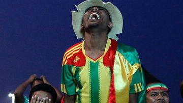 Fanáticos en África esperan que sus selecciones logren en pase al Mundial 2014.