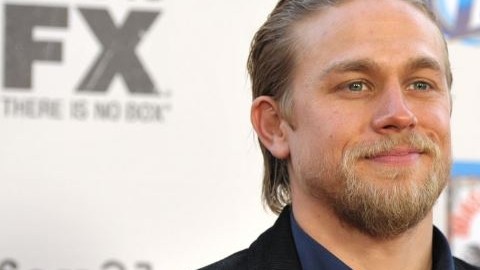 Charlie Hunnam terminó por desvincularse del proyecto.