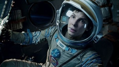 Sandra Bullock sigue liderando la taquilla con 'Gravity'.