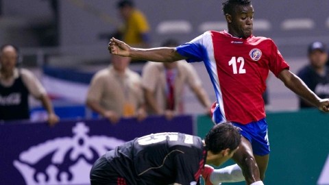 Joel Campbell (12), delantero de Costa Rica, afirma que al Tricolor le falta humildad con los rivales.