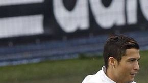 'CR7' y Pepe con el entrenador 'Galáctico' Carlo Ancelotti.