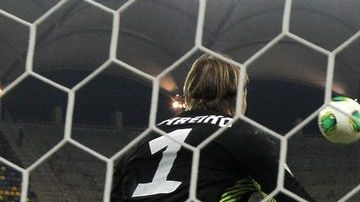 Rumania hizo vibrar a la Arena Nationala de Bucarest.