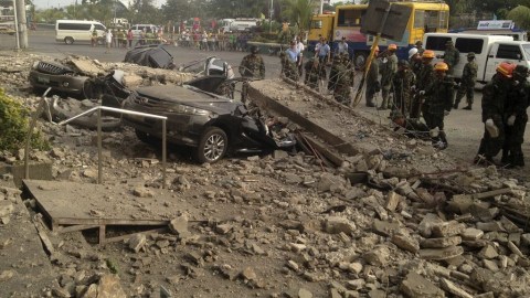 Aumentó a 93 el número de muertos por el terremoto pero la cifra podría aumentar.