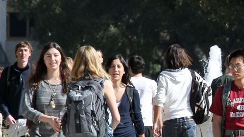 La acción afirmativa busca permitir que los grupos minoritarios tengan acceso a las universidades.