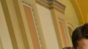 El líder de la mayoría en el Senado, Harry Reid (centro, con corbata azul), se muestra confiado en que alcanzarán un acuerdo.