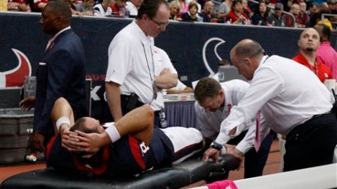 Matt Schaub se lastimó en el tercer cuarto del juego contra los Carneros de San Luis.