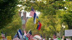 Millones de trabajadores indocumentados esperan la aprobación de la reforma migratoria para tener acceso a derechos básicos.