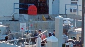 La embarcación se volcó a unos 12 kilómetros (7 millas) al este de Miami.