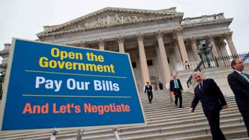 Líderes del Senado están optimistas de lograr a última hora hoy un acuerdo bipartidista que evite una mora en los pagos de la deuda federal