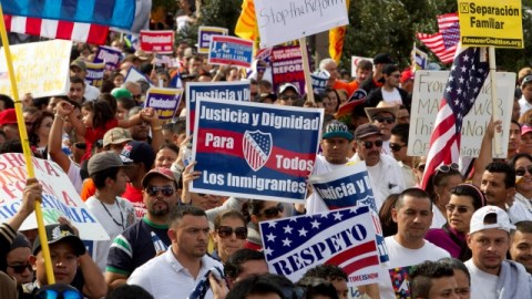 Manifestantes en al Capitolio en Washington, D.C. Superada la pelea por el presupuesto, se espera toque el turno a la reforma migratoria.