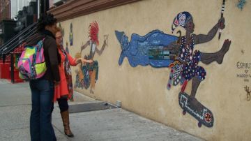 Algunos de los murales que incluye el recorrido, entre ellos "Espíritu", del muralista boricua Mani Vega, en la calle 105 y la Avenida Lexington.