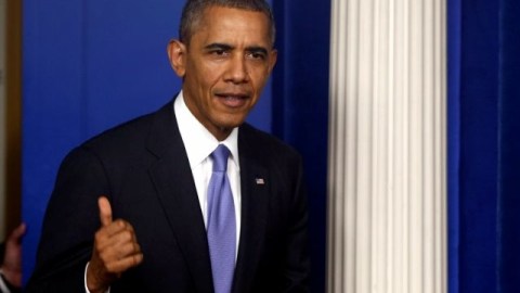 Obama firmó la ley que permite la reapertura del gobierno, horas después que la Cámara dio su aprobación final.