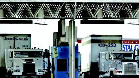El puesto fronterizo de Otay Mesa en San Diego, California, es uno de los principales puntos de cruce fronterizo con México.