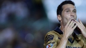 Luis García festeja el gol del empate sobre Chiapas.