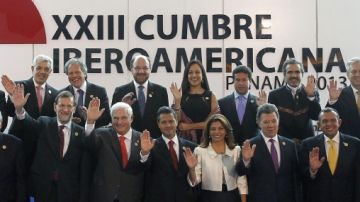 El presidente del Gobierno español, Mariano Rajoy (2i), junto a los asistentes a la XXIII Cumbre Iberoamericana en Panamá.