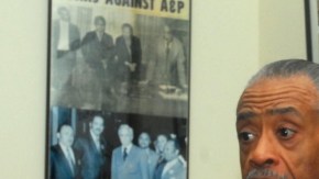 La familia de Avonte Oquendo hizo un llamado desde la sede de la Organización National Action Network de Al Sharpton (c) para solicitar ayuda de los neoyorquinos.