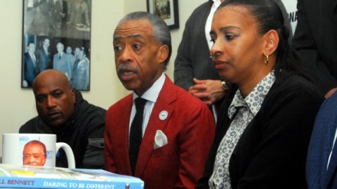 La familia de Avonte Oquendo hizo un llamado desde la sede de la Organización National Action Network de Al Sharpton (c) para solicitar ayuda de los neoyorquinos.