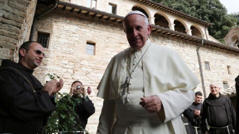El Sumo Pontífice instó a los cristianos a rezar siempre.