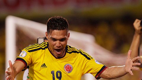 El jugador es una estrella en el fútbol de su país.