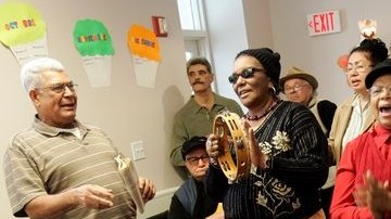 En la actualidad, las personas mayores son más sanas y activas de lo que eran las generaciones anteriores.