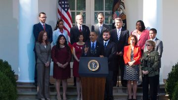 El Presidente Barack Obama hizo la defensa de la reforma de salud durante un evento en la Rosaleda de la Casa Blanca, acompañado de varias personas que ya han sentido los beneficios del “Obamacare”.