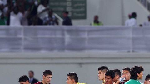 México vence 3-1 a Irak y se jugará el pase ante Suecia