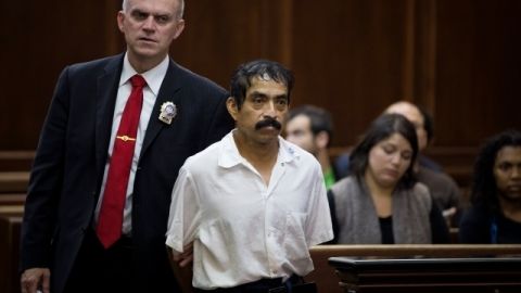 Conrado Juárez durante una comparecencia, el 12 de octubre, en una corte de Nueva York. Juárez, de 52 años, confesó el asesinato de "Baby Hope", pero posteriormente se retractó en una entrevista.
