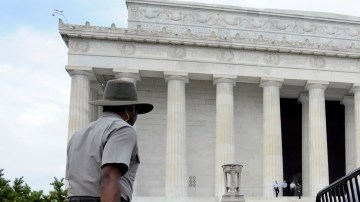 El gobierno operó parcialmente durante 16 días.