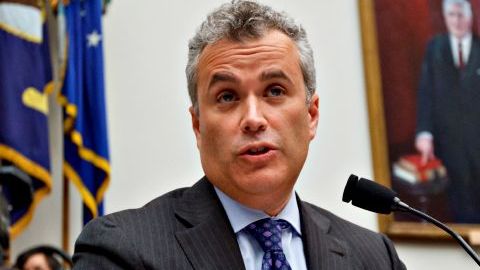 Jeffrey Zients es subdirector de presupuesto y ha resuelto varias circunstancias difíciles en la administración Obama.