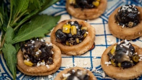 Chalupas de Huitlacoche.