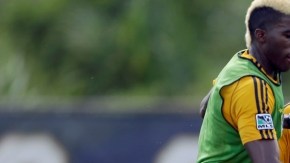 Gyasi Zardes (izq.) y Héctor Jiménez  en la práctica del conjunto galáctico que hoy enfrentará como visitante  al Isidro Metapán.