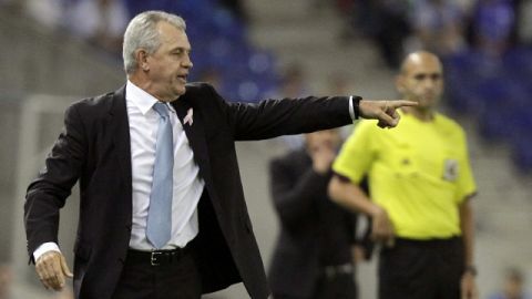 Javier Aguirre criticó fuerte a los directivos del futbol mexicano por el trato que le dieron a Víctor Manuel Vucetich.