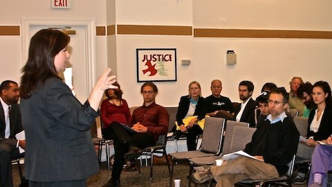 Los activistas recibieron capacitación en el arte de hacer cabildeo en el Congreso antes de acudir a las oficinas de sus representantes para exigir el cese de espionaje doméstico.