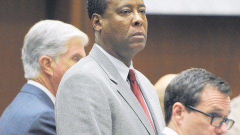 El médico enfrenta un futuro incierto.