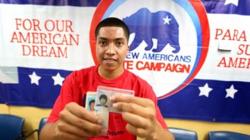 Miguel Molina, de 19 años, uno de los dreamers beneficiado con el alivio migratorio que otorgó la Casa Blanca.