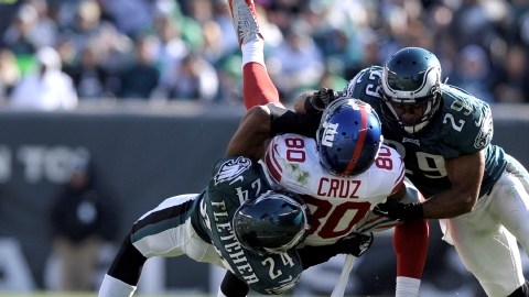 El boricua Víctor Cruz  (80) salió lastimado en la victoria de los Giants 15-7 en la casa de los Eagles, en Filadelfia.