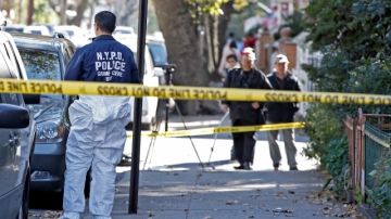 Todavía continúan las investigaciones en Sunset Park donde el sábado fallecieron cinco personas apuñaladas.