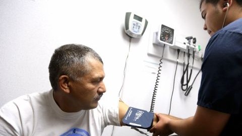 Los hispanos podrán acceder al mercado de seguros en español a través de Cuidadodesalud.gov