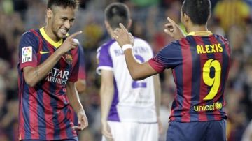 El brasileño Neymar (izq.) y el chileno   Alexis Sánchez, se han convertido en el nuevo dúo dinámico del Barcelona, líder e invicto de la Liga española.