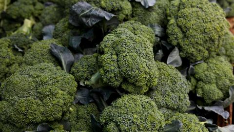 El brócoli contaminado está incluido en paquetes de ensalada de la marca Taylor Farms.