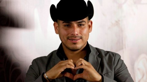 Espinoza Paz celebró su cumpleaños ante su público que se dio cita en el Estadio Azteca de la Ciudad de México.