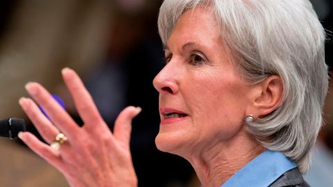 Kathleen Sebelius habla ante el Comité de Energía y Comercio.