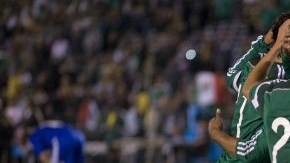 Los jugadores de la selección mexicana celebran uno de los cuatro goles sobre Finlandia