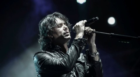 El rockero mexicano primero vio morir a su madre, luego a su padre y después a su hermana.