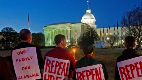 El pasado abril, el Tribunal Supremo rechazó un recurso presentado por el Gobierno estatal de Alabama en contra de la ley HB56.